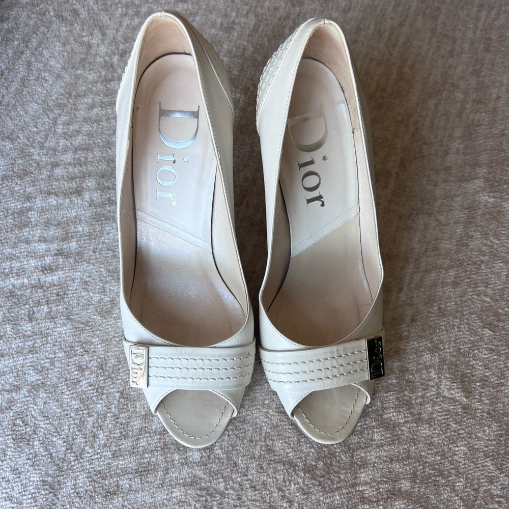 Christian Dior Cream/White Peep-Toe Leather Pumps / Size 37 (7 US)